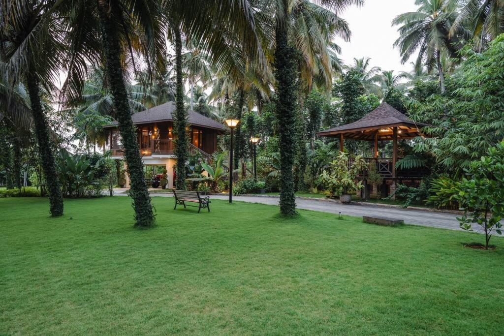 Villa Woods & Palms Pollachi Luaran gambar