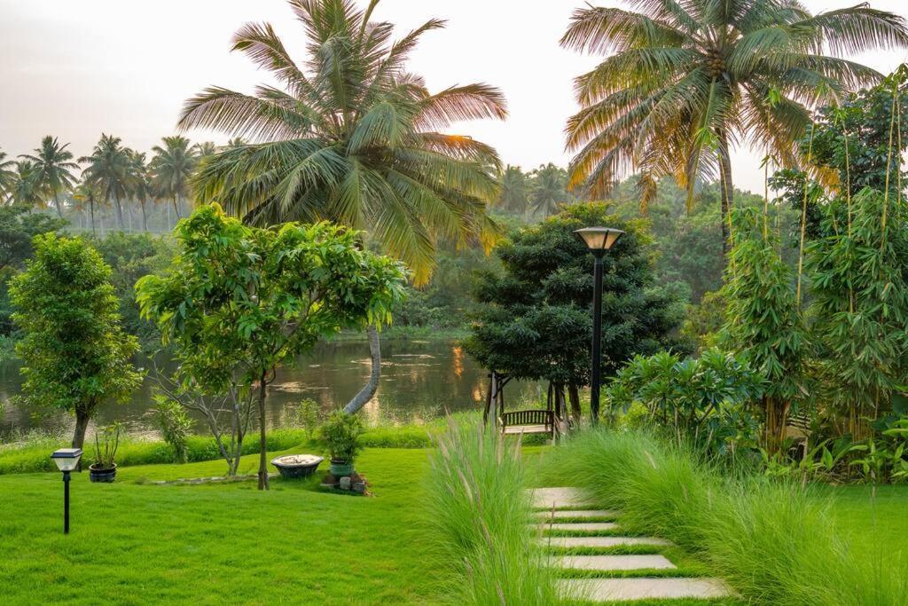 Villa Woods & Palms Pollachi Luaran gambar